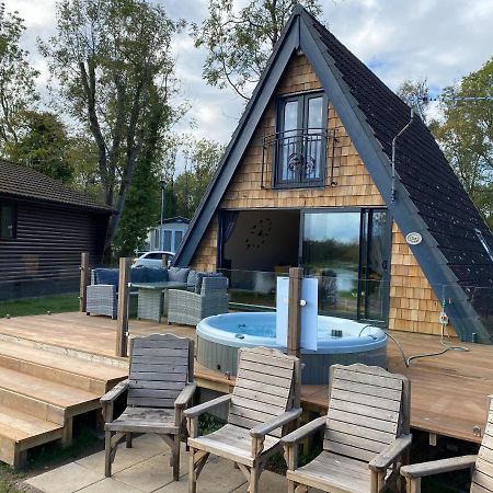 Widgeon Bespoke Cabin Is Lakeside With Private Fishing Peg, Hot Tub Situated At Tattershall Lakes Country Park Εξωτερικό φωτογραφία