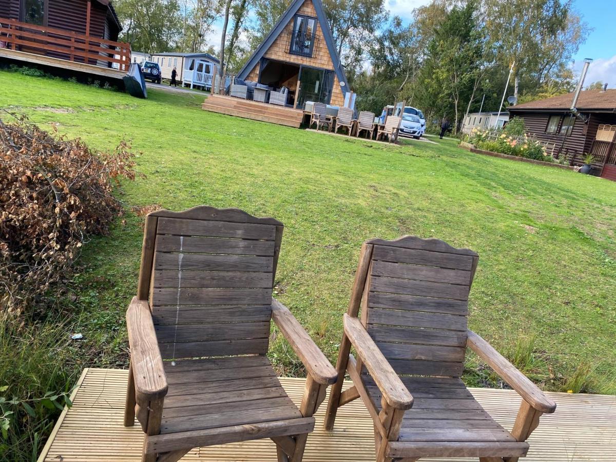 Widgeon Bespoke Cabin Is Lakeside With Private Fishing Peg, Hot Tub Situated At Tattershall Lakes Country Park Εξωτερικό φωτογραφία